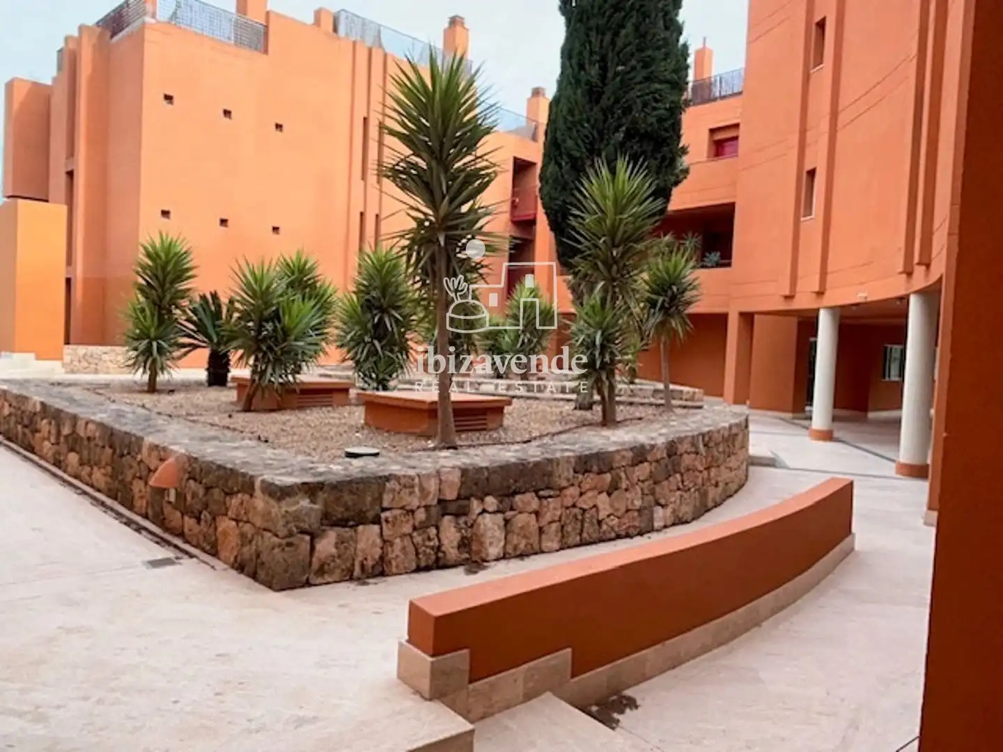 Vista exterior de Dúplex de alquiler en Santa Eulària des Riu con Aire acondicionado, Terraza y Trastero