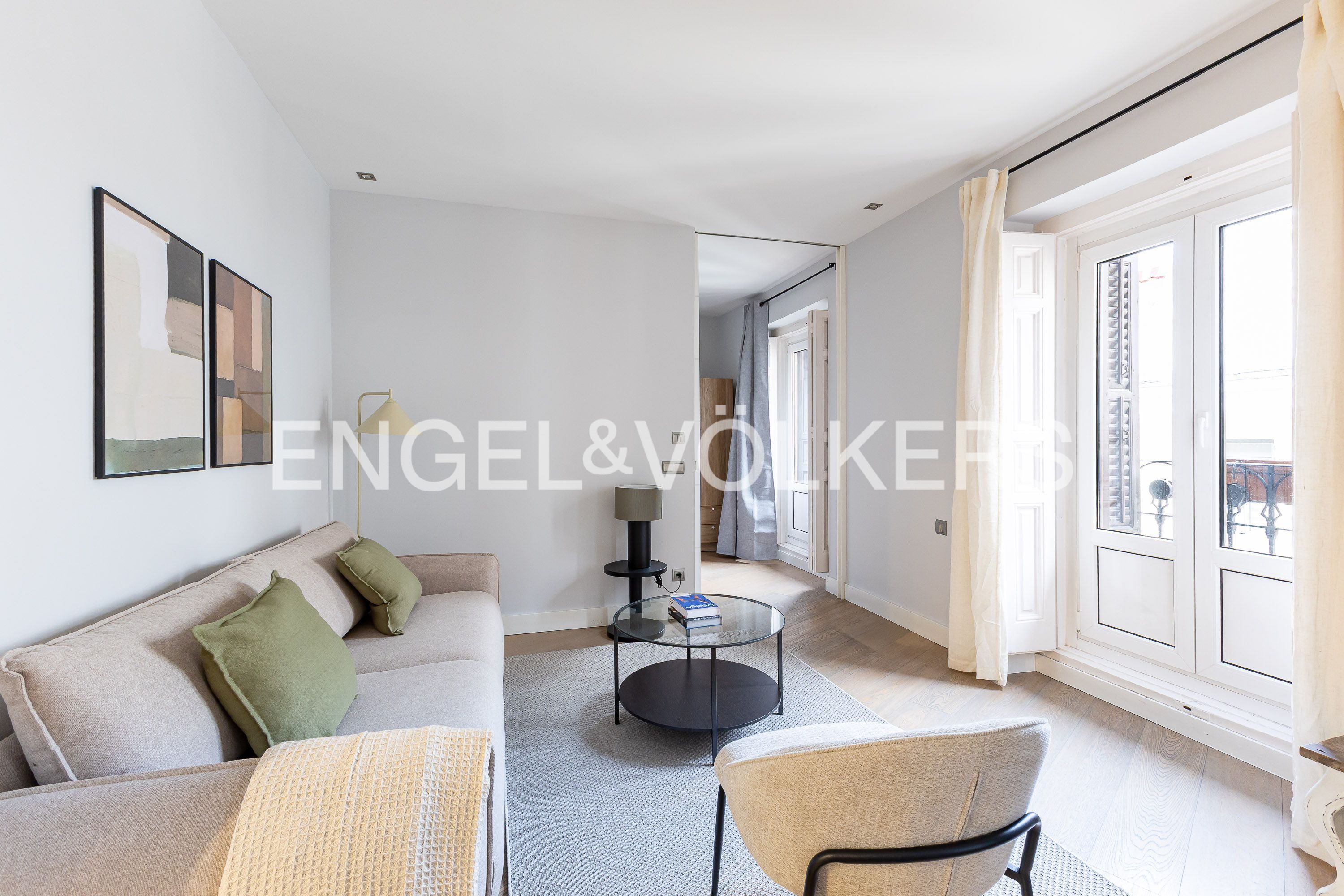 Living room of Flat for rent in  Madrid Capital  with Air Conditioner, Heating and Furnished