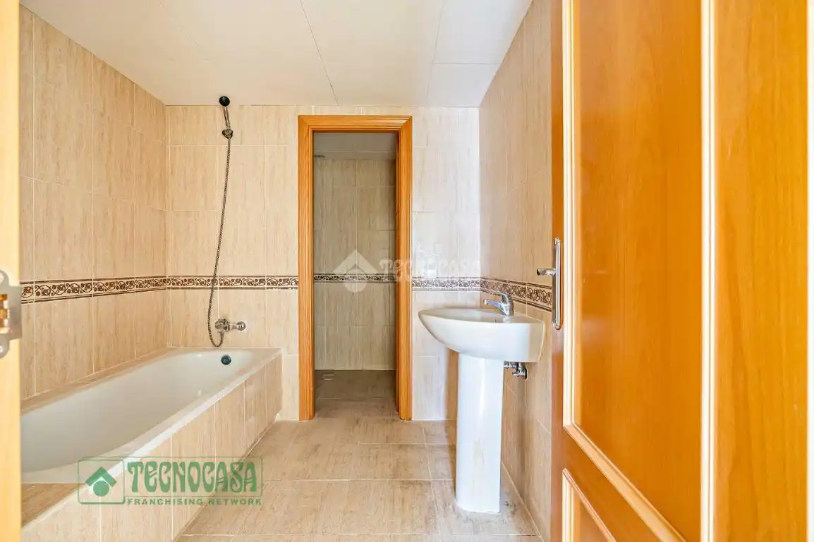 Baño de Piso en venta en Roquetas de Mar con Calefacción y Terraza