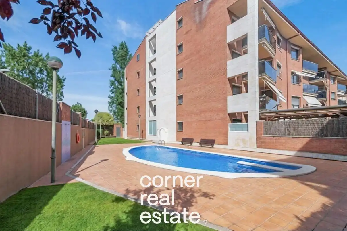 Exterior view of Ground floor for sale in Sant Cugat del Vallès  with Heating, Parquet flooring and Terrace