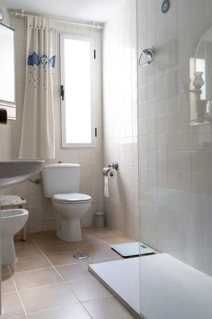 Bany de Pis en venda en Granada amb Aire condicionat i Balcó