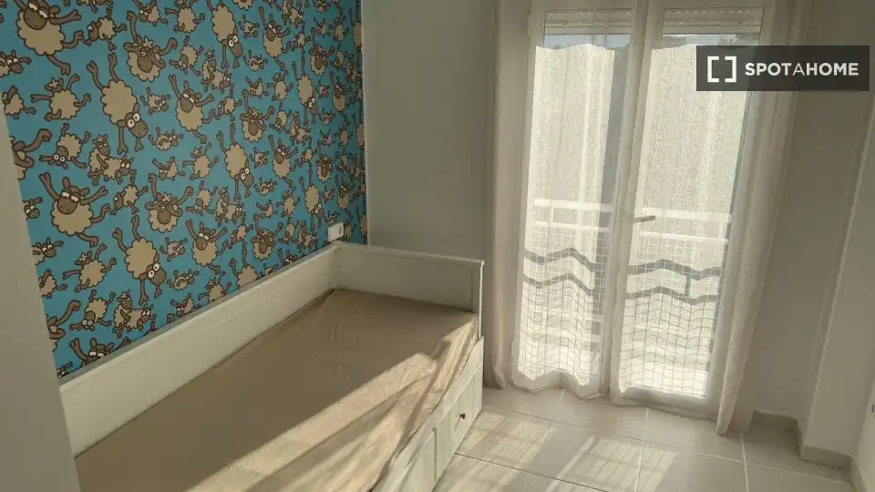 Bedroom of Flat for rent in Oliva  with Air Conditioner, Heating and Furnished