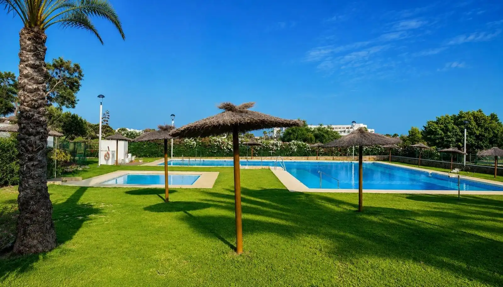 Piscina de Ático en venta en Almería con Aire acondicionado, Calefacción y Jardín privado