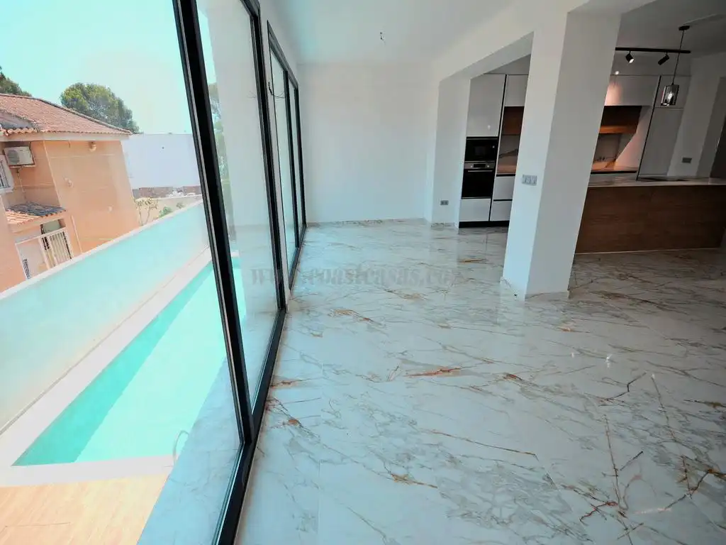 Chalet con piscina en venta en Los Balcones - Los Altos, imagen 8