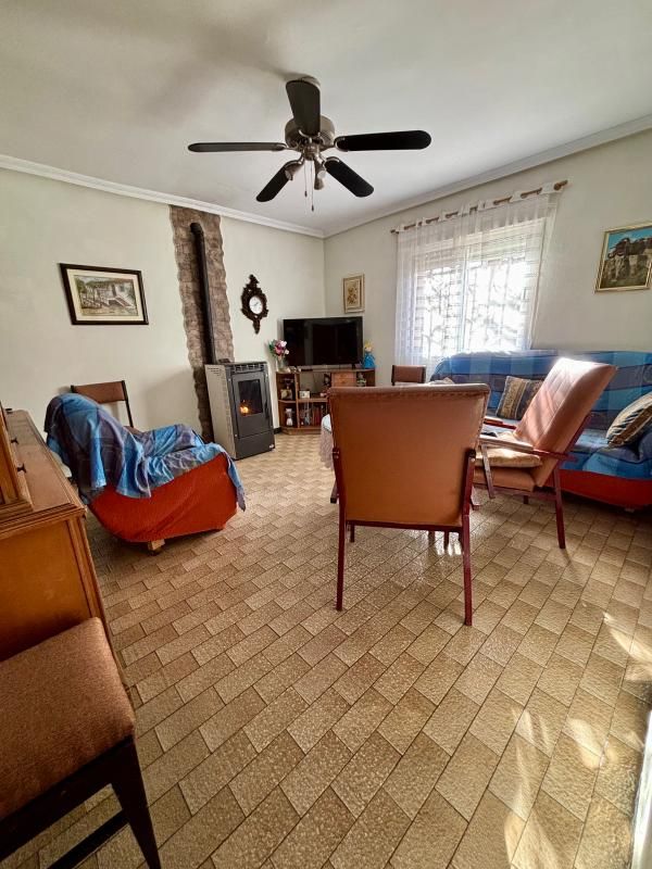 Sala d'estar de Casa o xalet en venda en Illana amb Jardí privat, Terrassa i Traster