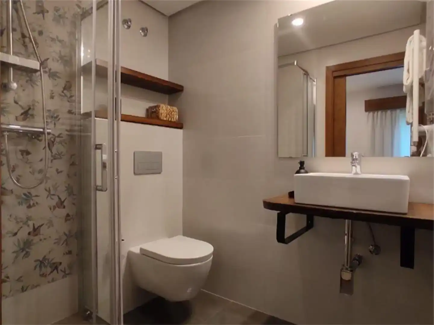 Badezimmer von Wohnung zur Miete in Vielha e Mijaran mit Privatgarten, Parkett und Abstellraum