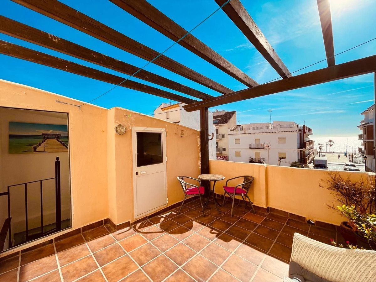 Terrassa de Casa adosada en venda en Manilva amb Terrassa i Moblat