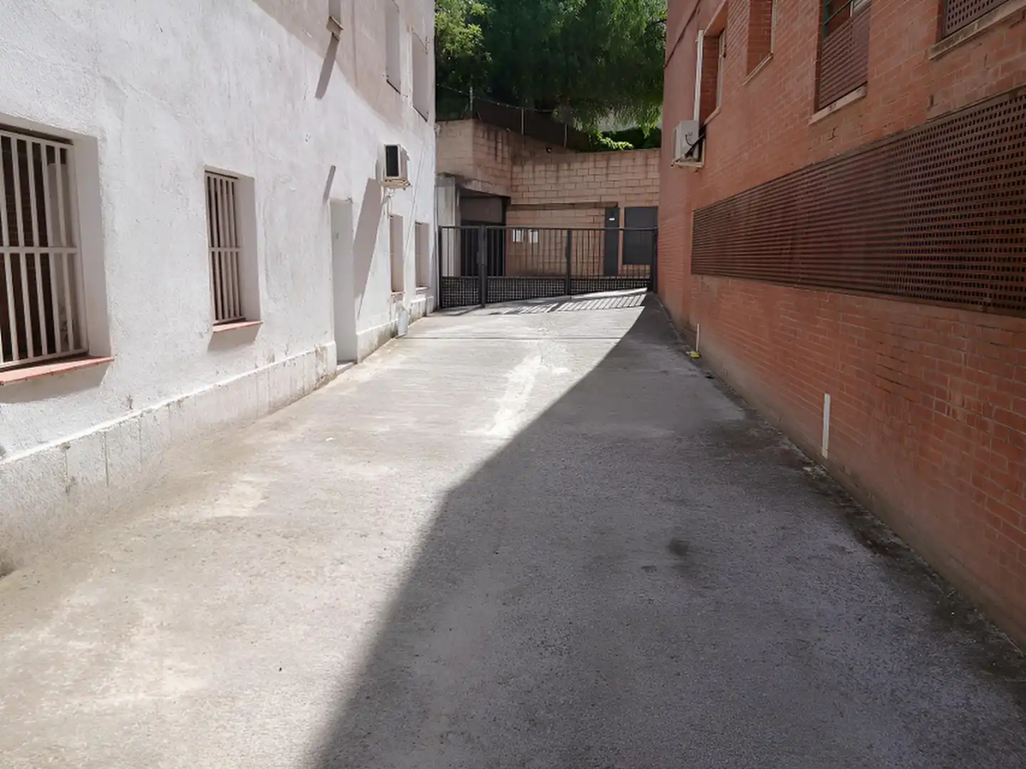 Parking de Piso en venta en Vallirana con Trastero y Horno