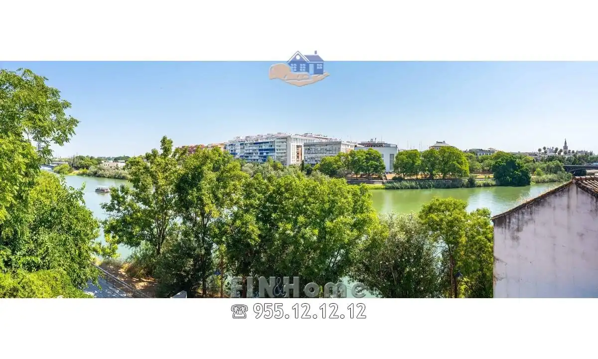 Vista exterior de Ático de alquiler en Sevilla con Aire acondicionado, Calefacción y Jardín privado