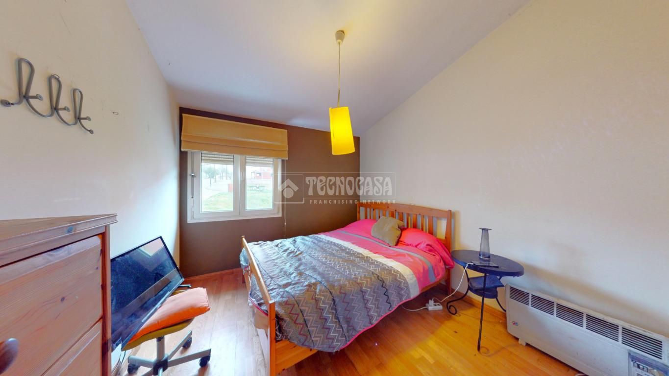 Dormitori de Casa adosada en venda en El Casar amb Jardí privat i Terrassa