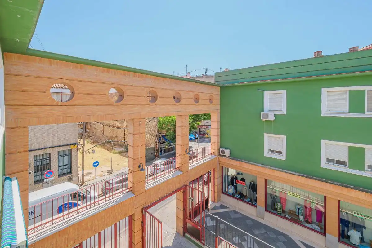 Exterior view of Flat for sale in Camas  with Air Conditioner, Heating and Storage room