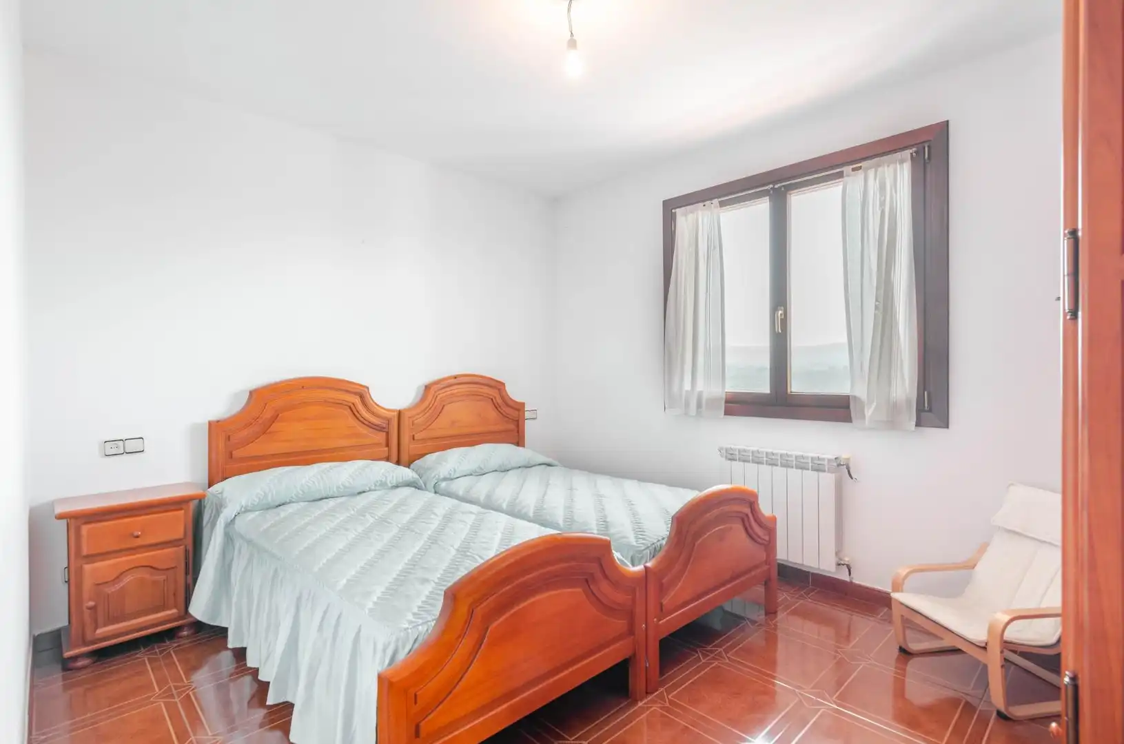 Dormitori de Casa o xalet en venda en Gijón  amb Calefacció, Jardí privat i Terrassa