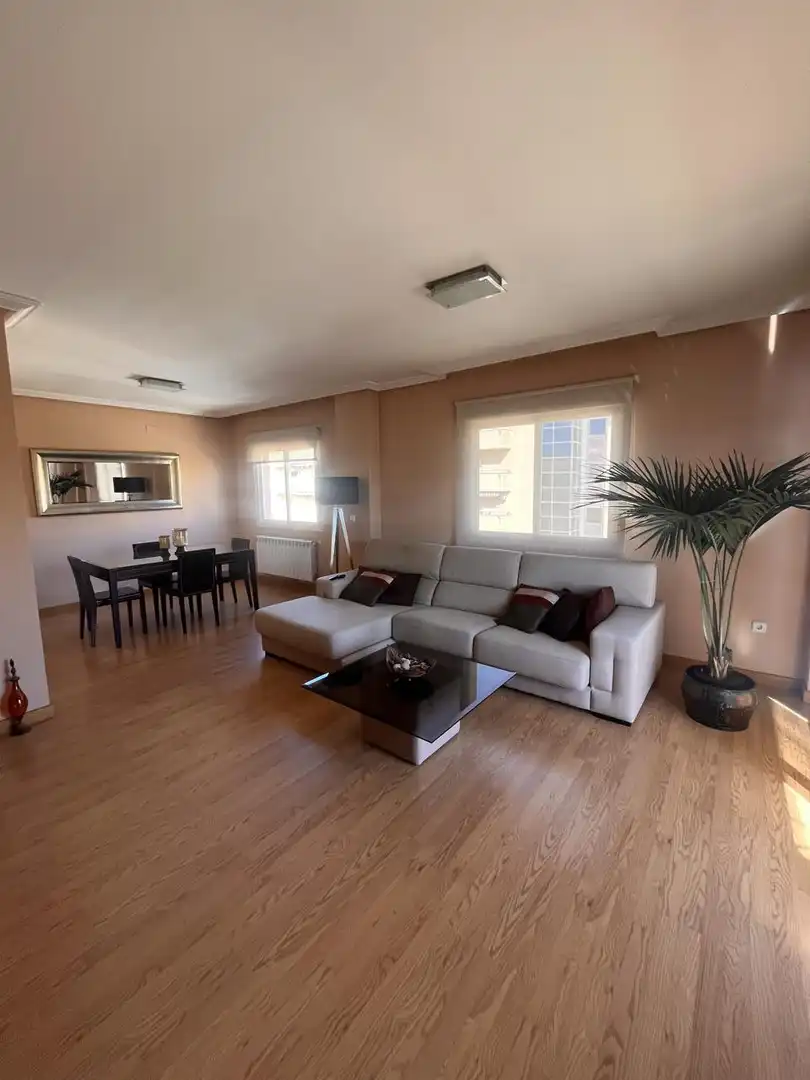 Sala de estar de Piso en venta en Plasencia con Aire acondicionado, Terraza y Amueblado
