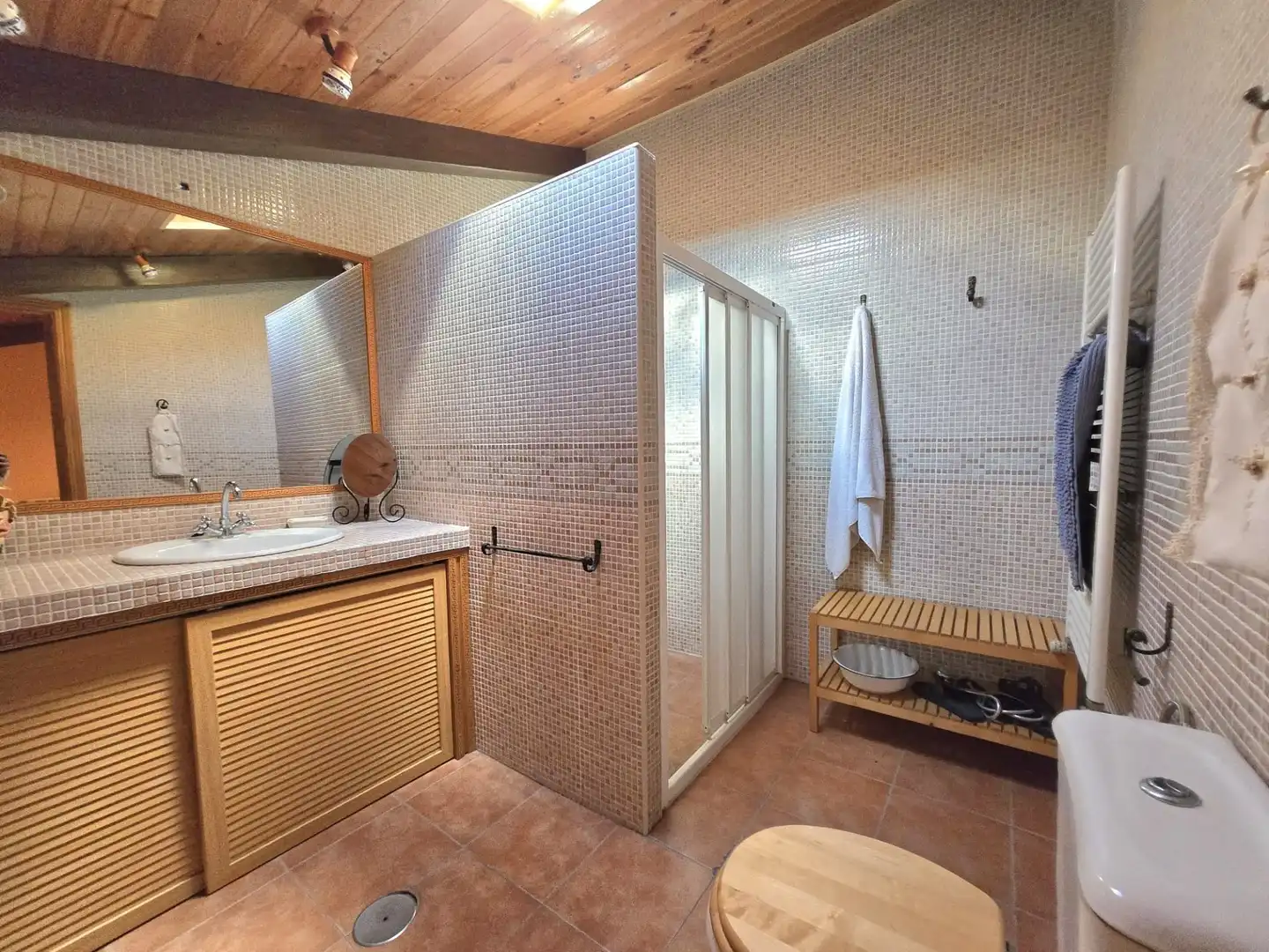 Bathroom of Detached homes for sale in Almonacid de Zorita  with Air Conditioner, Heating and Private garden
