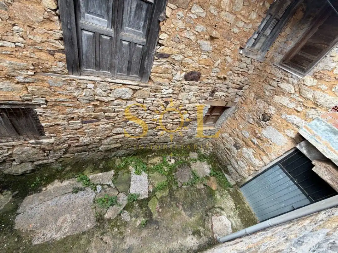 Terrassa de Casa o xalet en venda en Los Barrios de Luna  amb Calefacció i Moblat