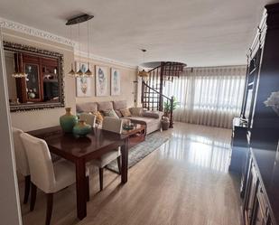 Sala d'estar de Àtic de lloguer en Alicante / Alacant amb Aire condicionat, Jardí privat i Terrassa