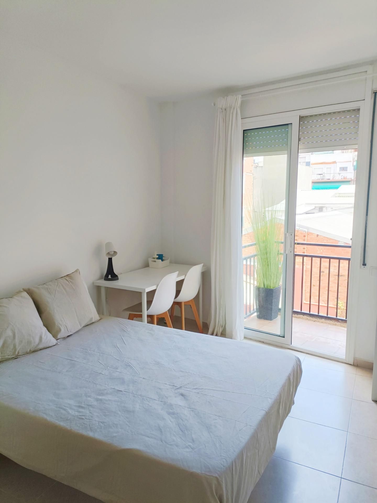 Bedroom of Flat for sale in Badalona