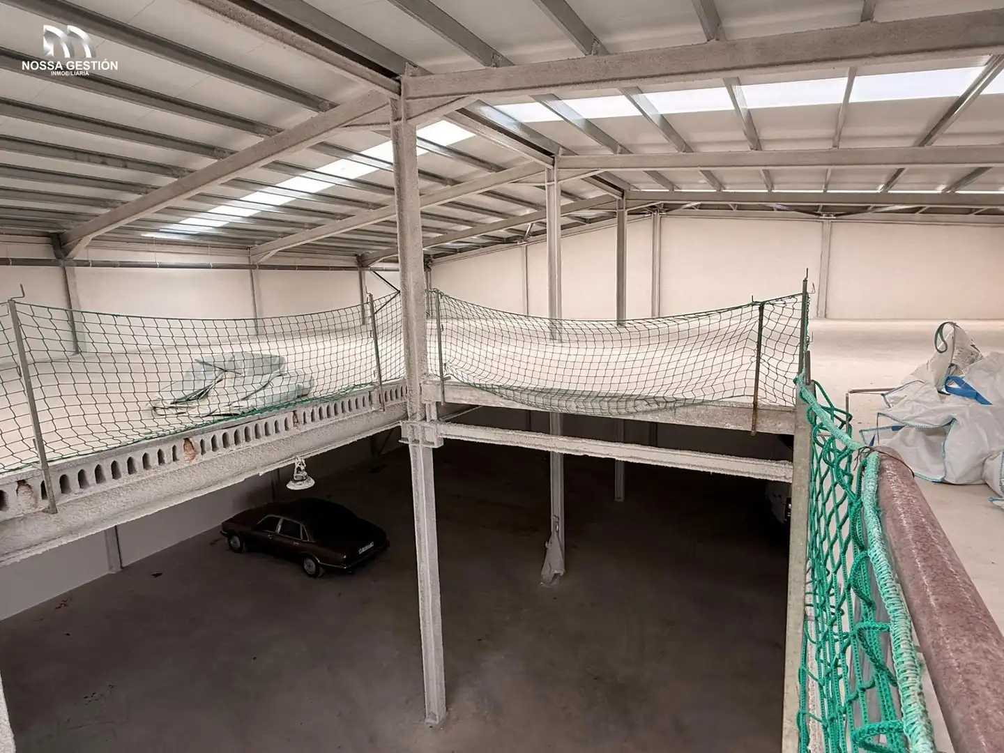 Parkplatz von Fabrikhallen zur Miete in Massamagrell, Valencia