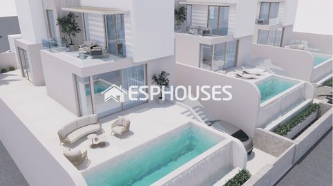 Villa independiente de obra nueva con piscina infinity y sótano junto a La Finca Golf Resort en Algorfa