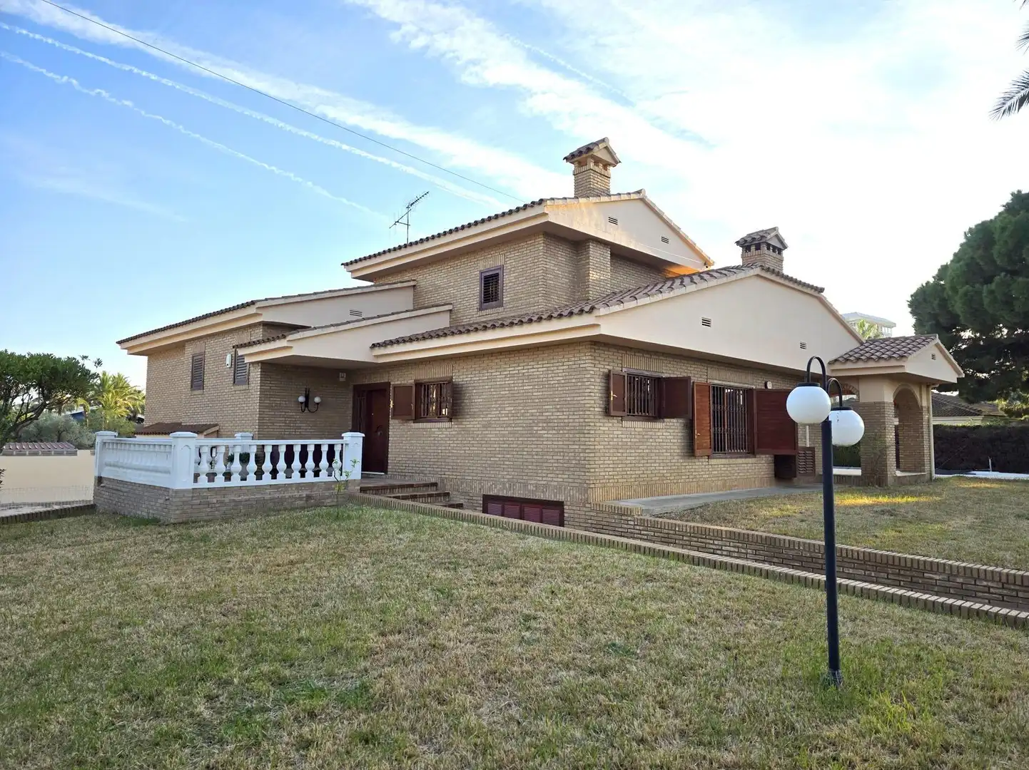 Vista exterior de Casa o chalet de alquiler en Benicasim / Benicàssim con Aire acondicionado, Jardín privado y Trastero