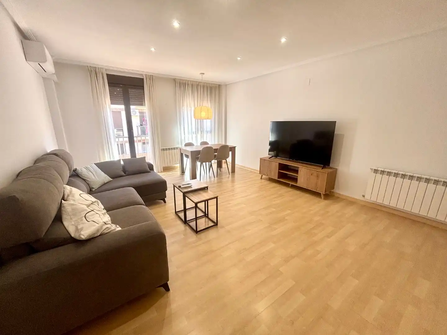 Living room of Flat for sale in Mora  with Air Conditioner, Heating and Parquet flooring