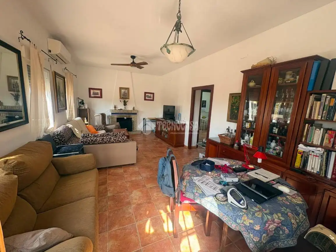 Sala de estar de Casa o chalet en venta en Espartinas con Aire acondicionado, Calefacción y Jardín privado