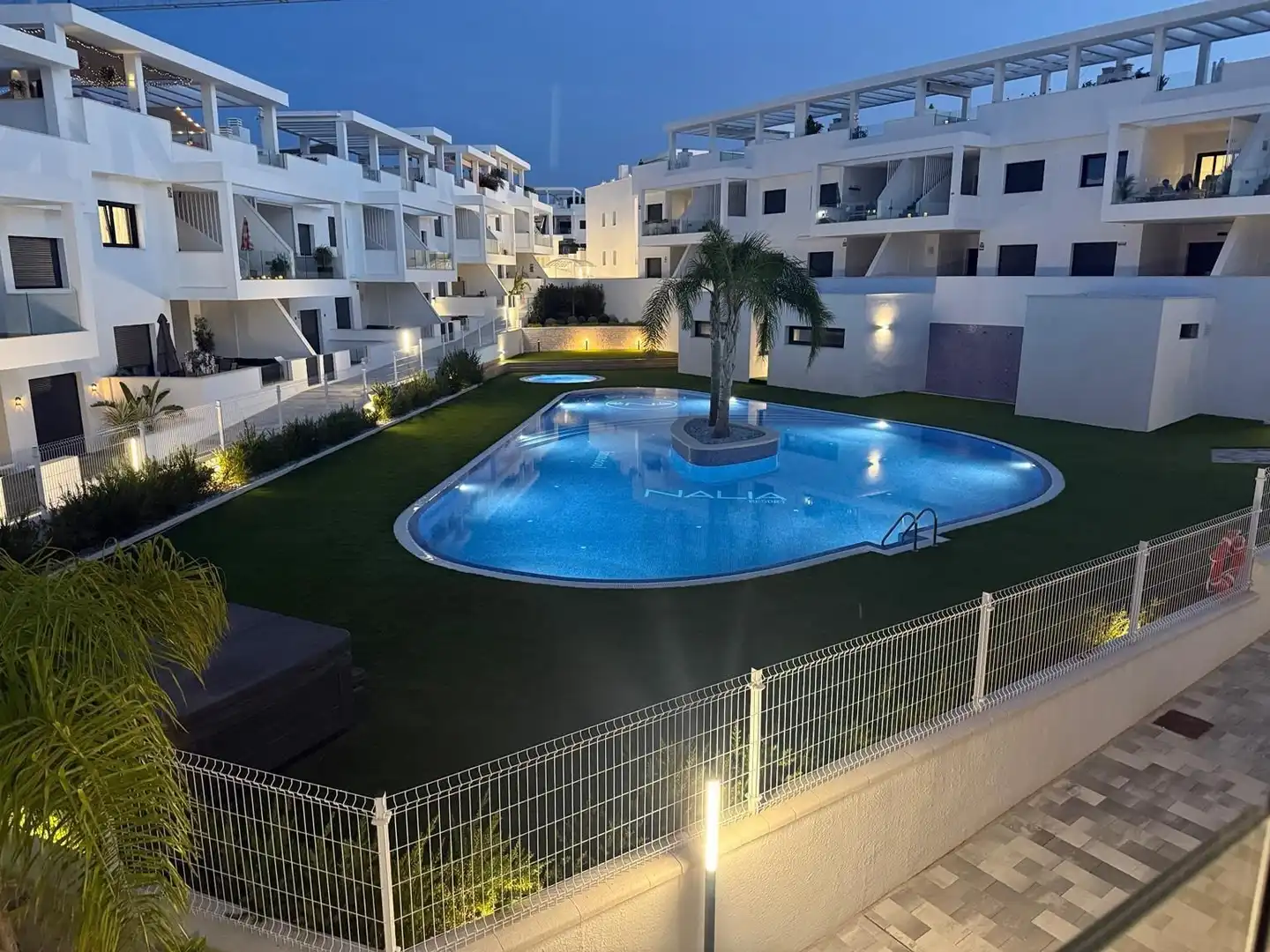 Piscina de Piso de alquiler en Torrevieja con Aire acondicionado, Calefacción y Jardín privado