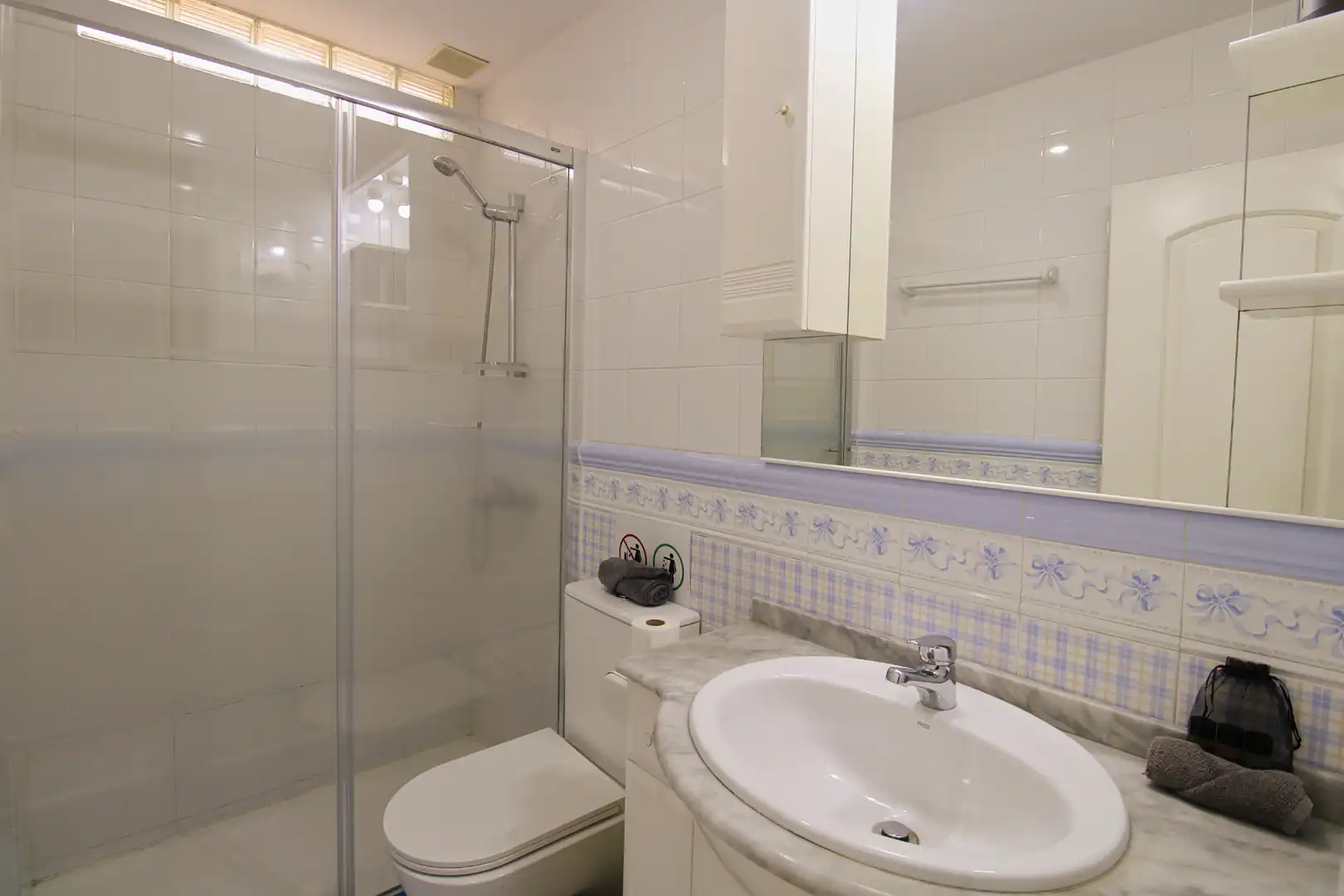 Bany de Casa o xalet en venda en Alhaurín de la Torre amb Aire condicionat, Jardí privat i Terrassa