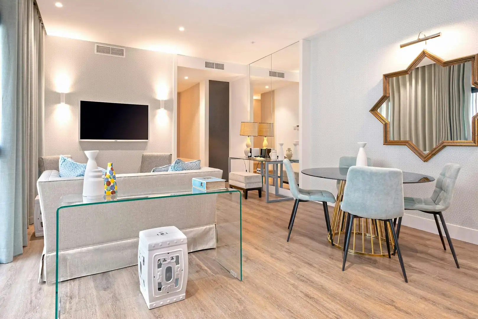 Living room of Flat for rent in Sevilla  with Air Conditioner, Heating and Washing machine