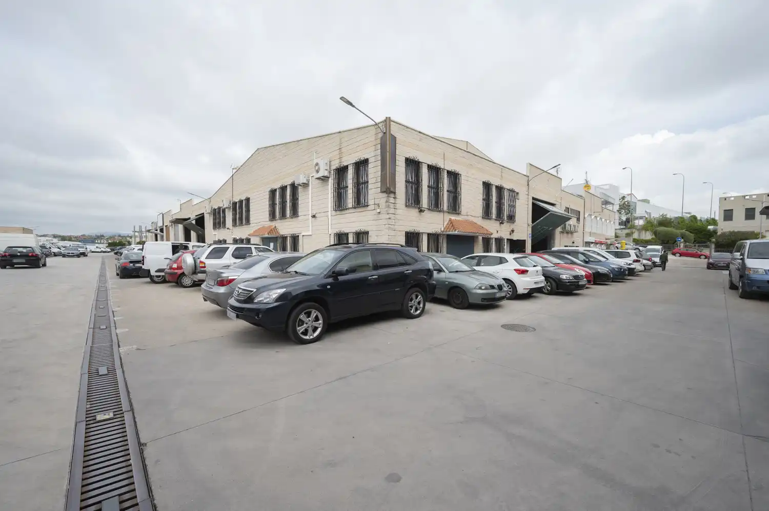 Vista exterior de Nau industrial de lloguer en Colmenar Viejo amb Calefacció