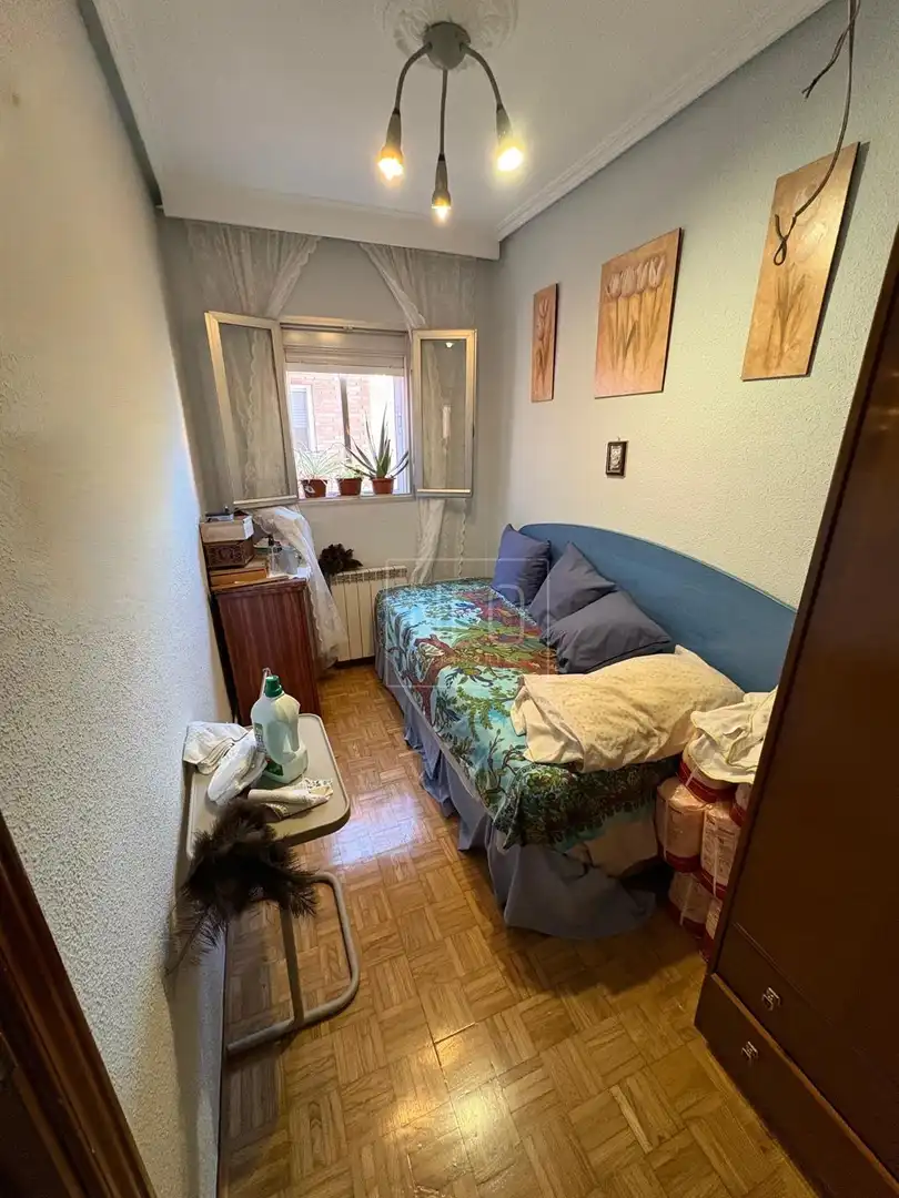 Bedroom of Flat for sale in Madrid  with Air Conditioner, Heating and Parquet flooring