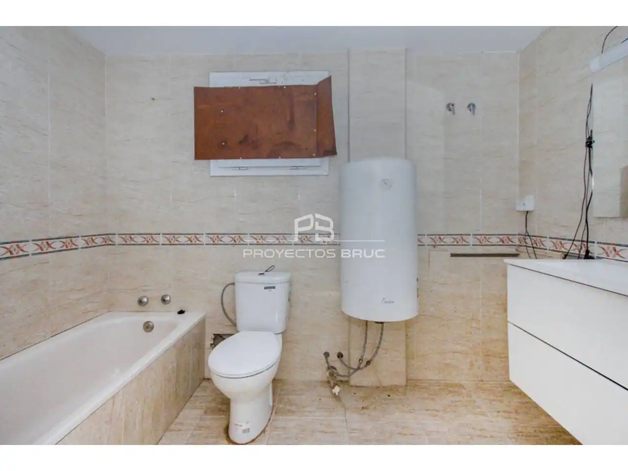 Bany de Casa o xalet en venda en Corbera de Llobregat