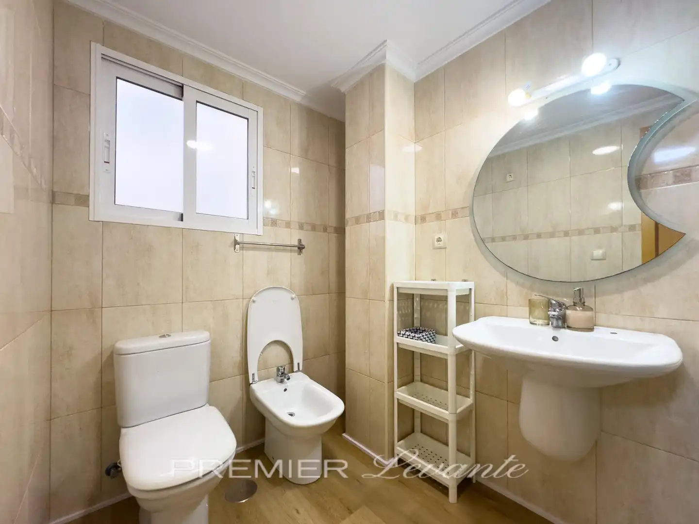 Badezimmer von Wohnung zur Miete in Alicante / Alacant mit Klimaanlage, Terrasse und Abstellraum