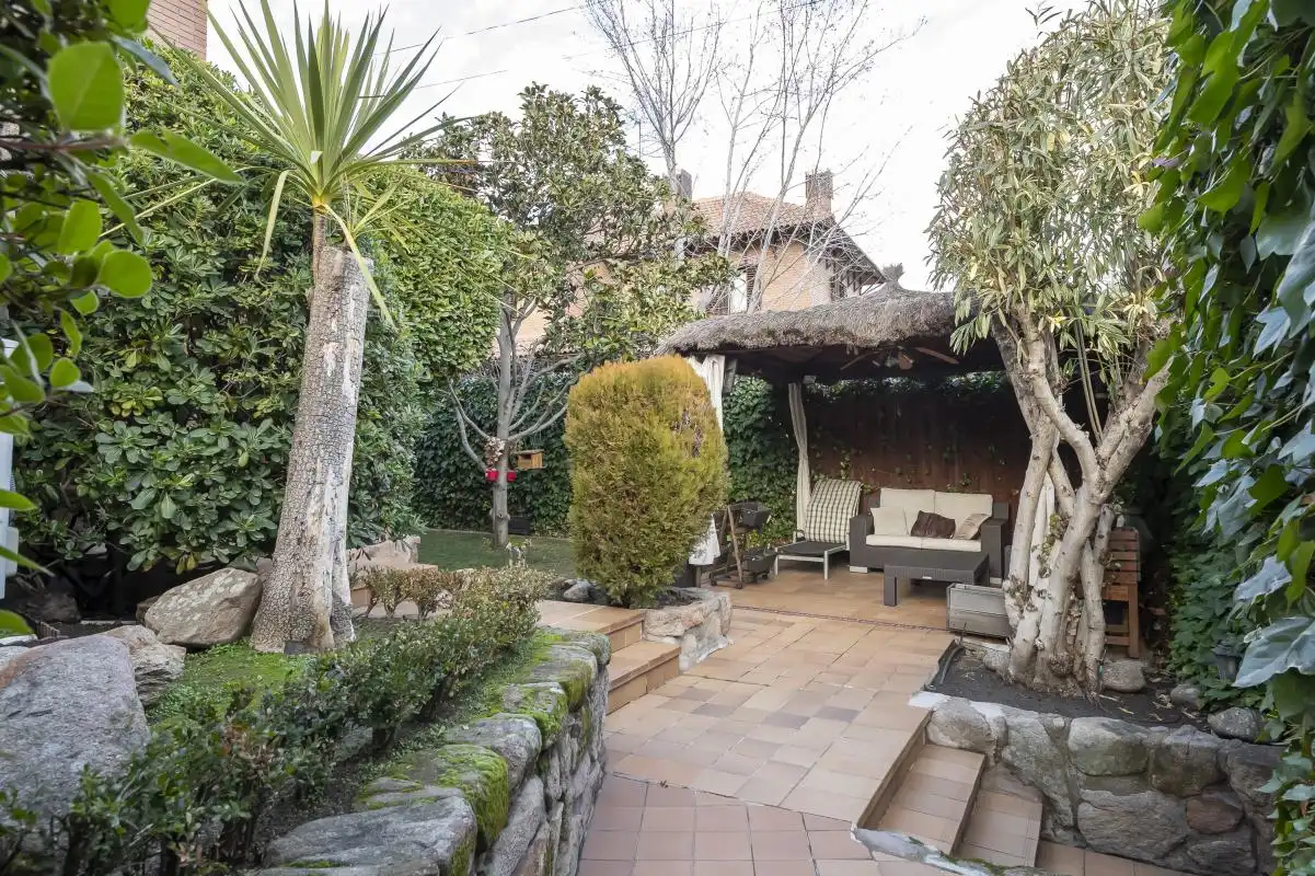 Jardín de Casa adosada en venta en Madrid con Aire acondicionado, Calefacción y Jardín privado