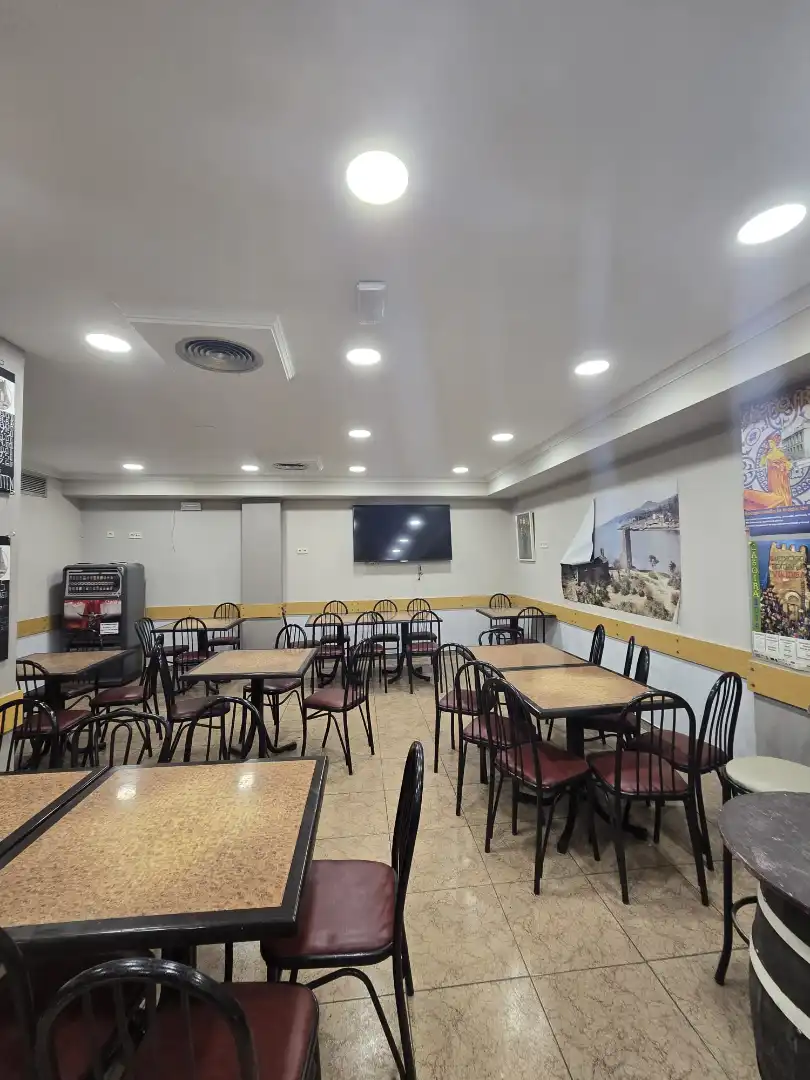 Local en venta en San Sebastián de los Reyes con Aire acondicionado, Calefacción y Amueblado