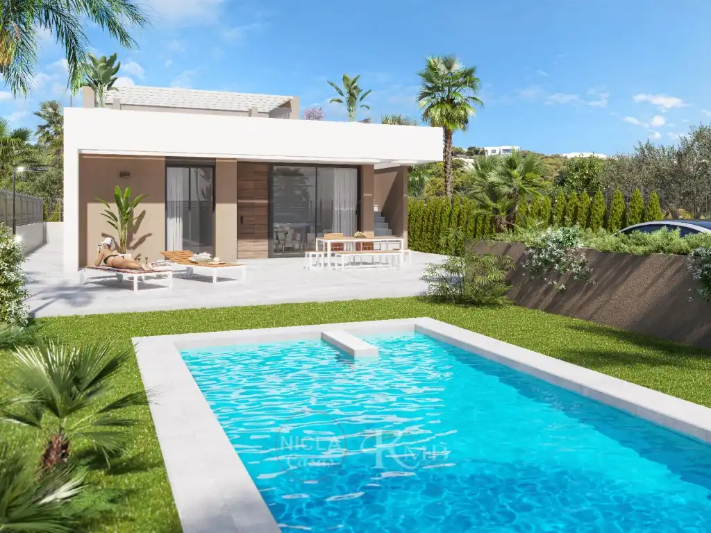 House with pool for sale in Avenida Alcazaba