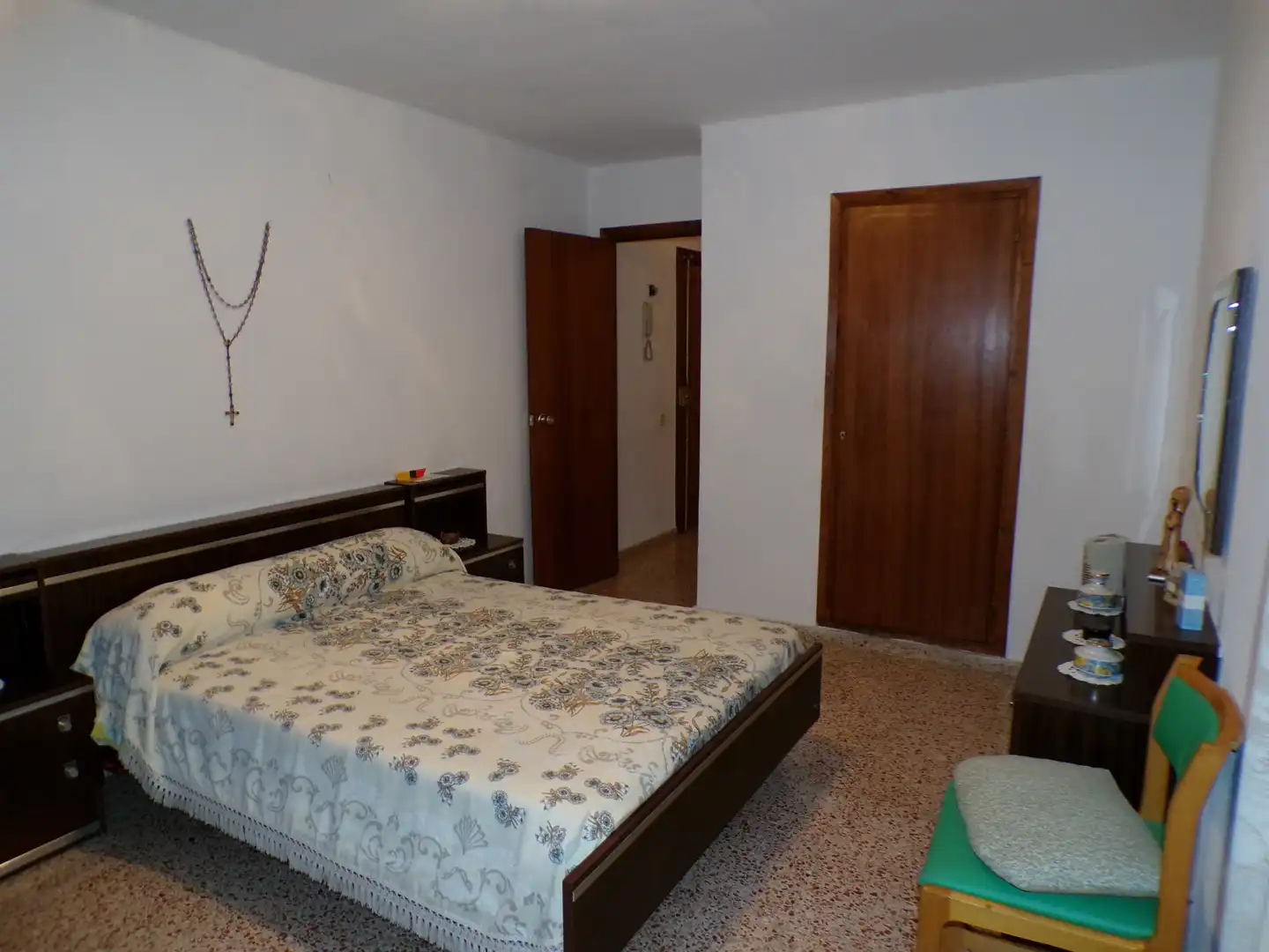 Schlafzimmer von Wohnung zum Verkauf in Rocafort mit Ofen und Balkon