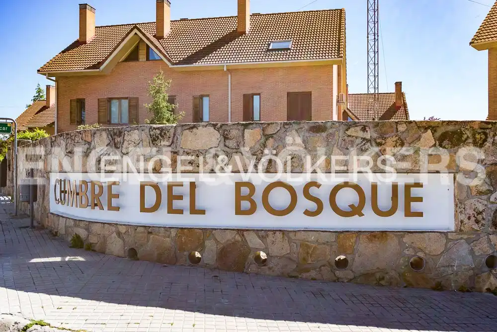 Vista exterior de Estudi de lloguer en Villaviciosa de Odón amb Calefacció, Jardí privat i Parquet