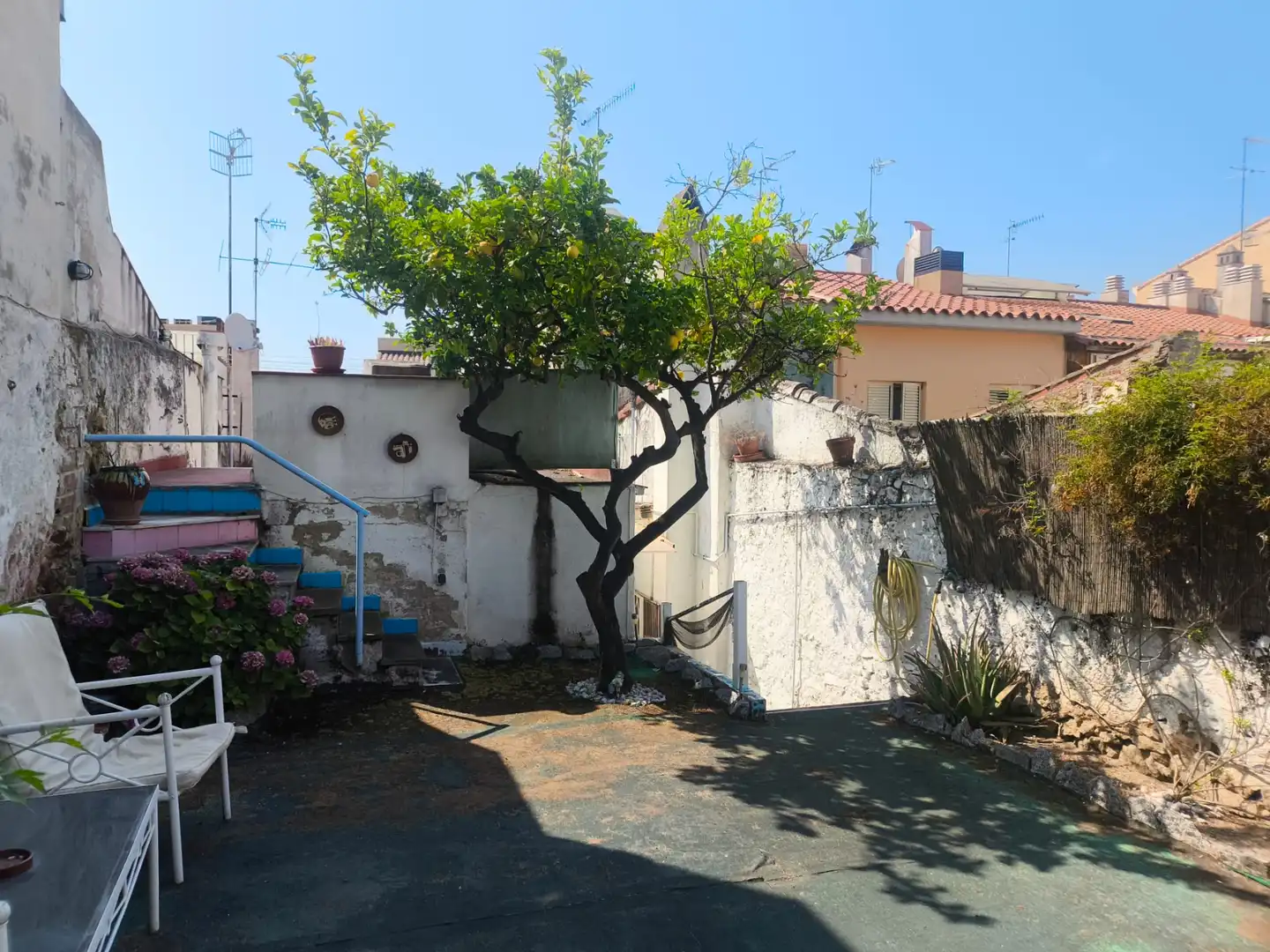 Vista exterior de Casa adosada en venta en Caldes d'Estrac con Calefacción, Parquet y Amueblado