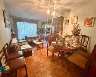 Sala d'estar de Pis en venda en  Madrid Capital amb Calefacció, Terrassa i Alarma