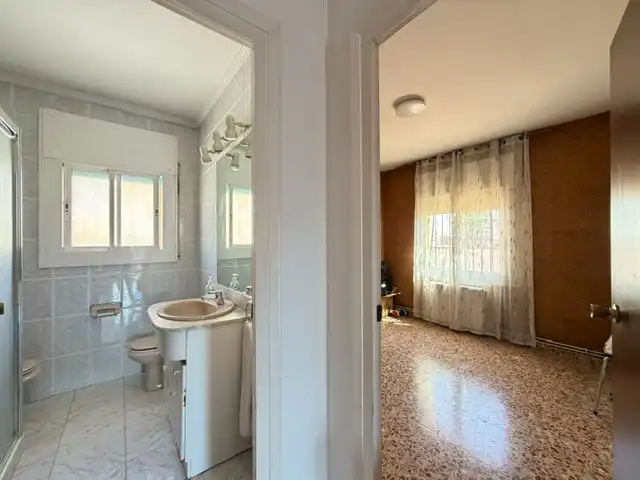 Baño de Casa adosada en venta en Premià de Mar con Aire acondicionado, Calefacción y Jardín privado