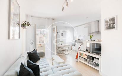 Living room of Flat for sale in  Barcelona Capital  with Furnished and Balcony