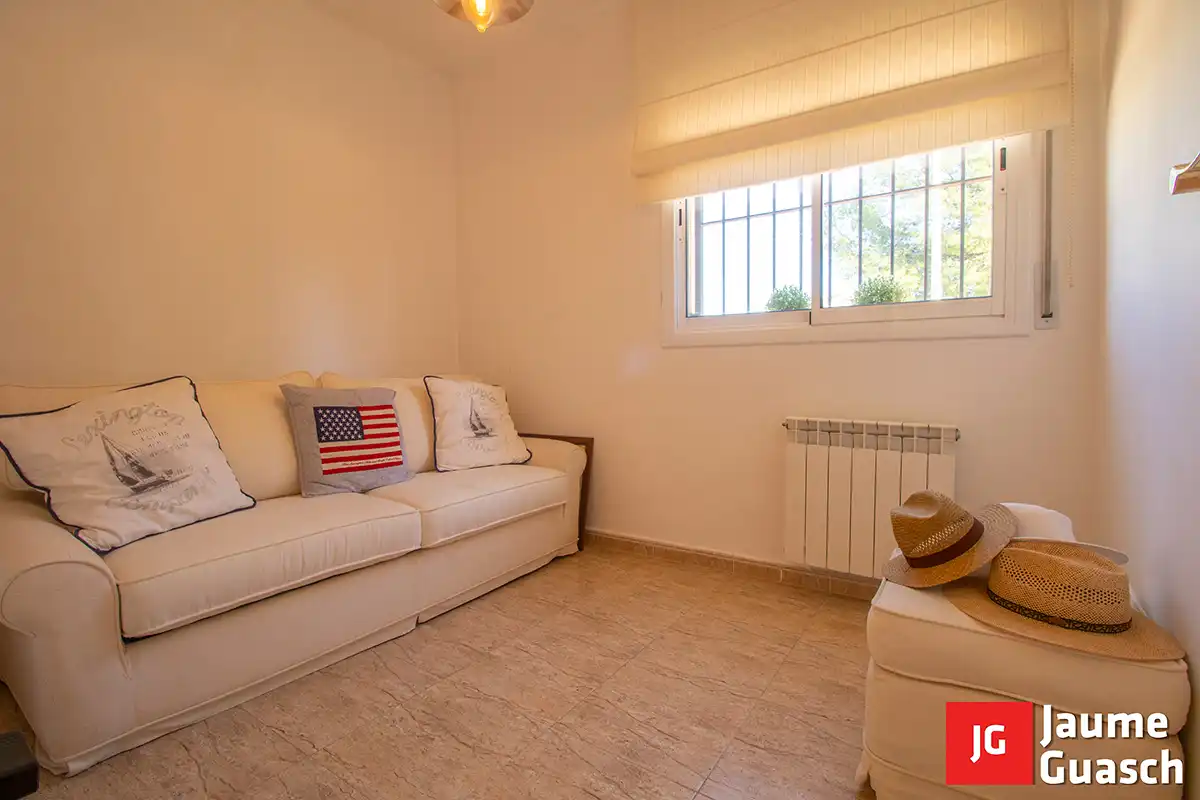 Schlafzimmer von Einfamilien-Reihenhaus zum Verkauf in Torredembarra mit Klimaanlage, Heizung und Privatgarten
