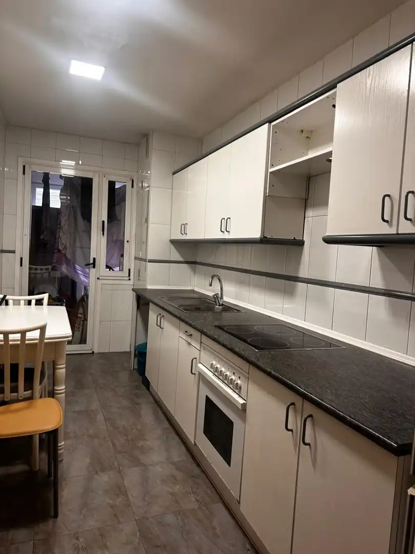 Cocina de Piso en venta en Oviedo  con Calefacción, Parquet y Trastero