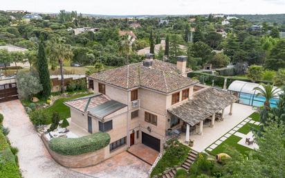 Vista exterior de Casa o xalet en venda en Las Rozas de Madrid amb Aire condicionat, Terrassa i Piscina