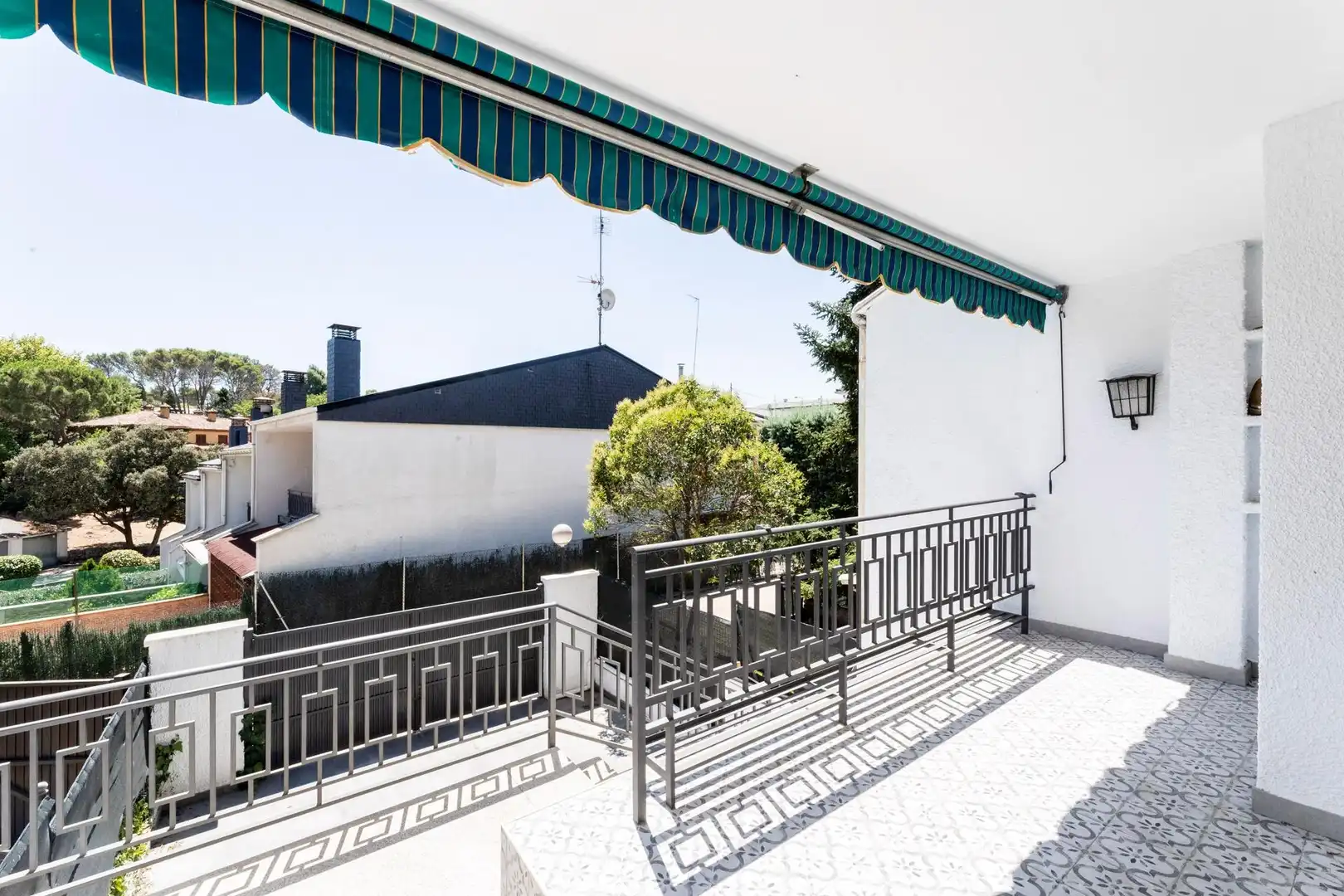 Terrassa de Casa adosada en venda en Torrelodones amb Calefacció i Alarma