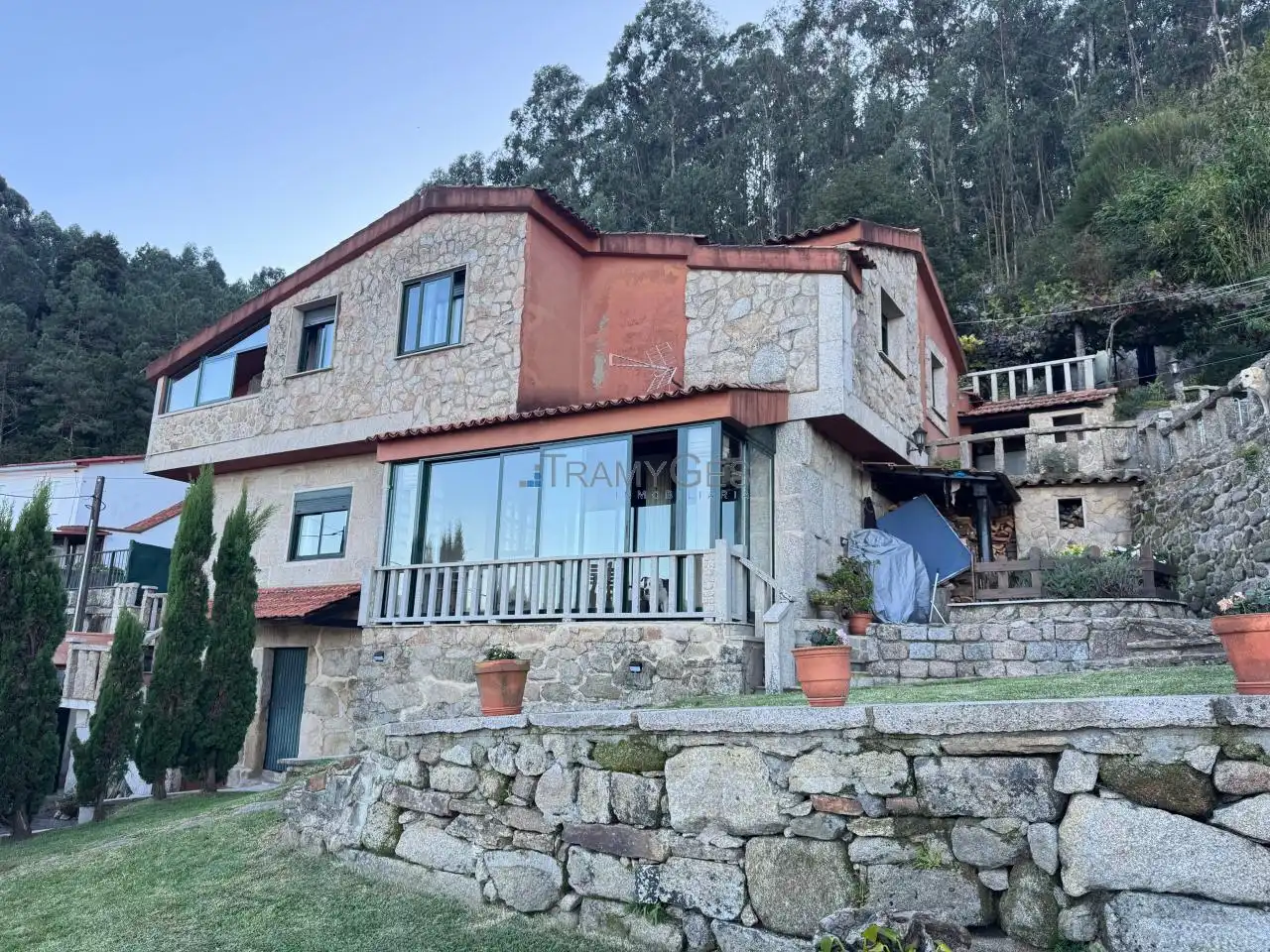 Vista exterior de Casa o xalet en venda en Redondela amb Calefacció, Jardí privat i Terrassa