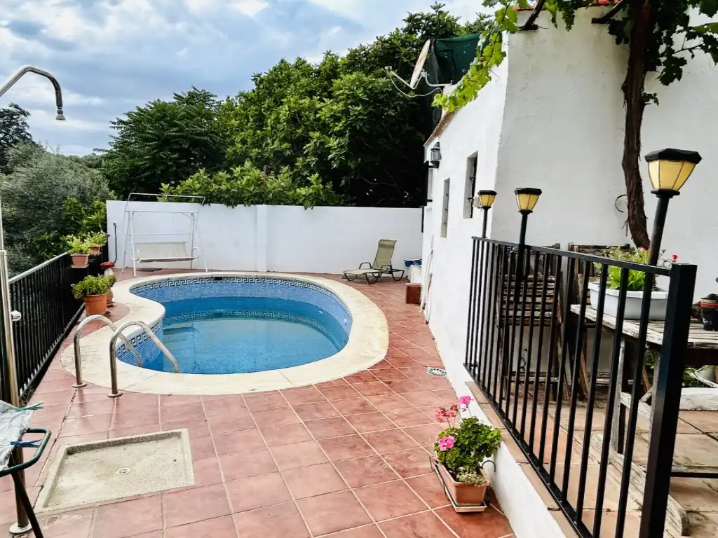 Schwimmbecken von Country house zum Verkauf in Iznájar mit Klimaanlage, Terrasse und Schwimmbad