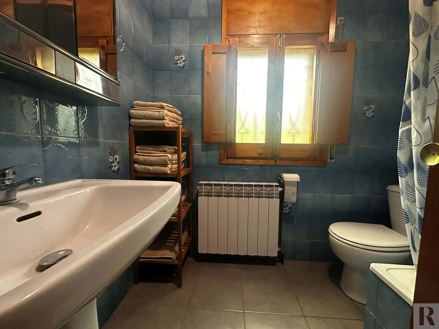 Badezimmer von Einfamilien-Reihenhaus zur Miete in Vallcebre mit Heizung und Terrasse