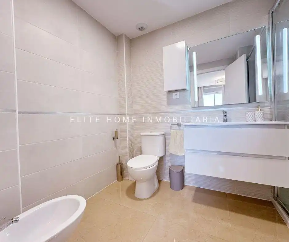 Baño de Apartamento de alquiler en Cabanes con Aire acondicionado, Terraza y Piscina comunitaria